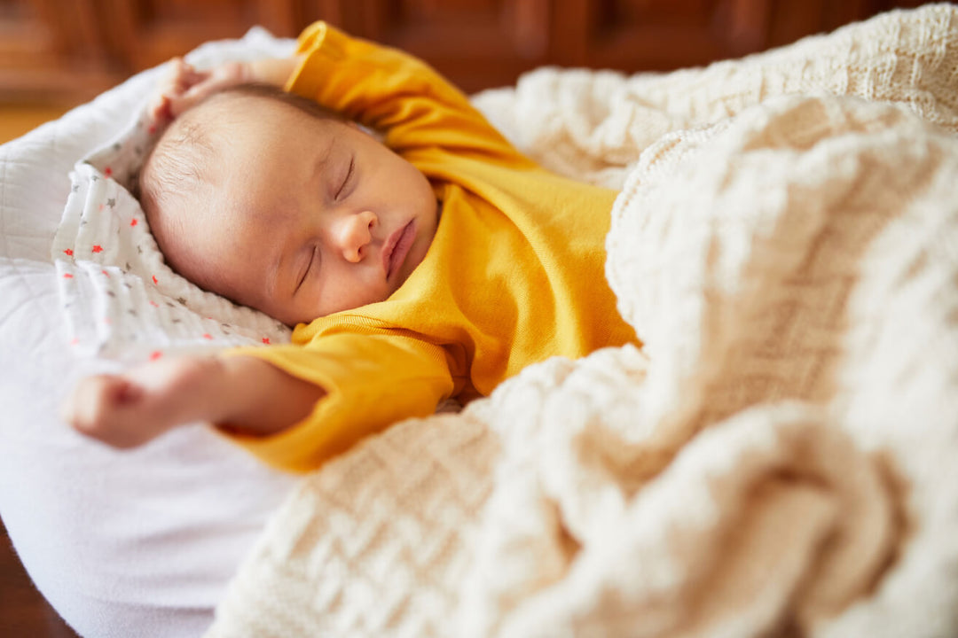 Wie man ein schlafendes Baby rülpsen